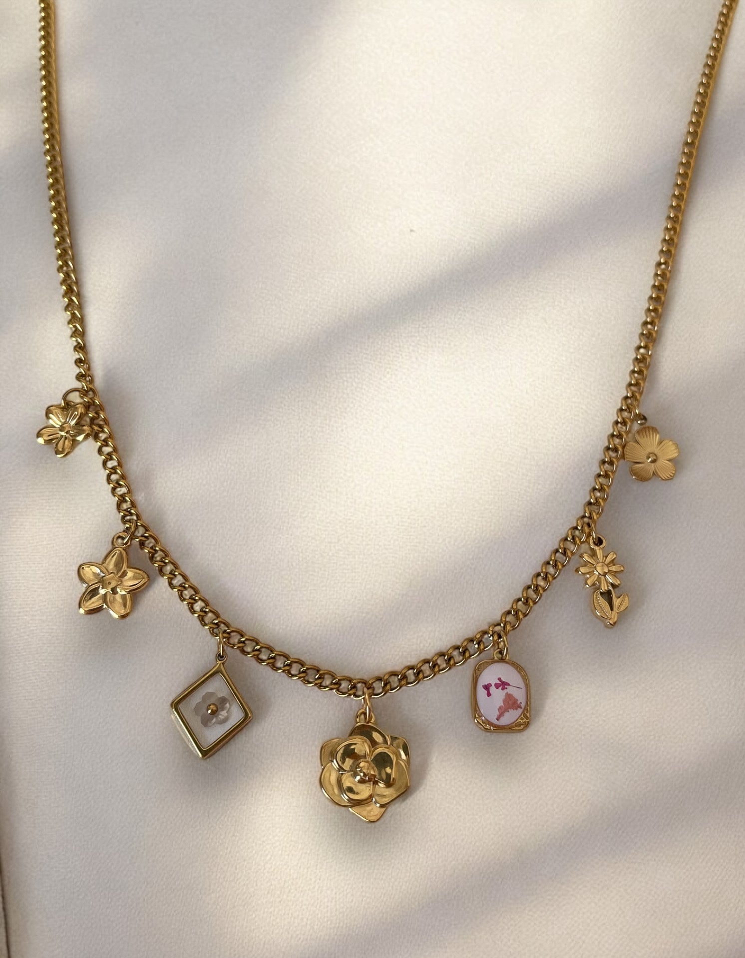 Ciondolo Fiori in resina - Apparel & Accessories > Jewelry > Charms & Pendants - Genesi Gioielli