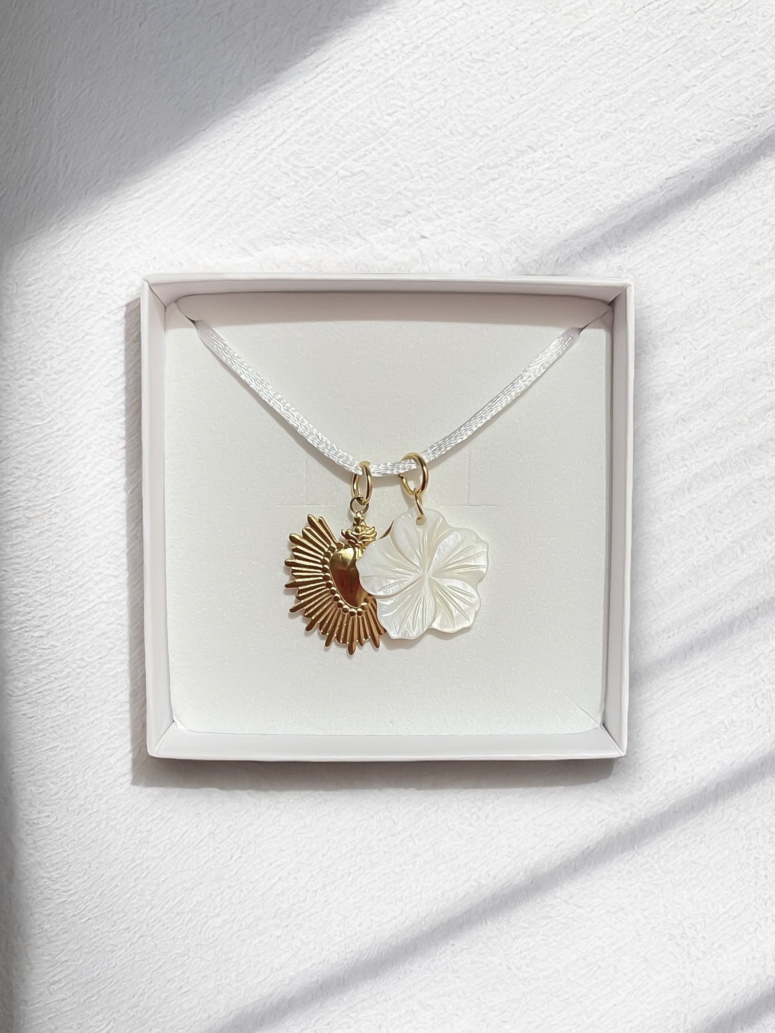 Ciondolo Cuore Sacro Large - Apparel & Accessories > Jewelry > Charms & Pendants - Genesi Gioielli