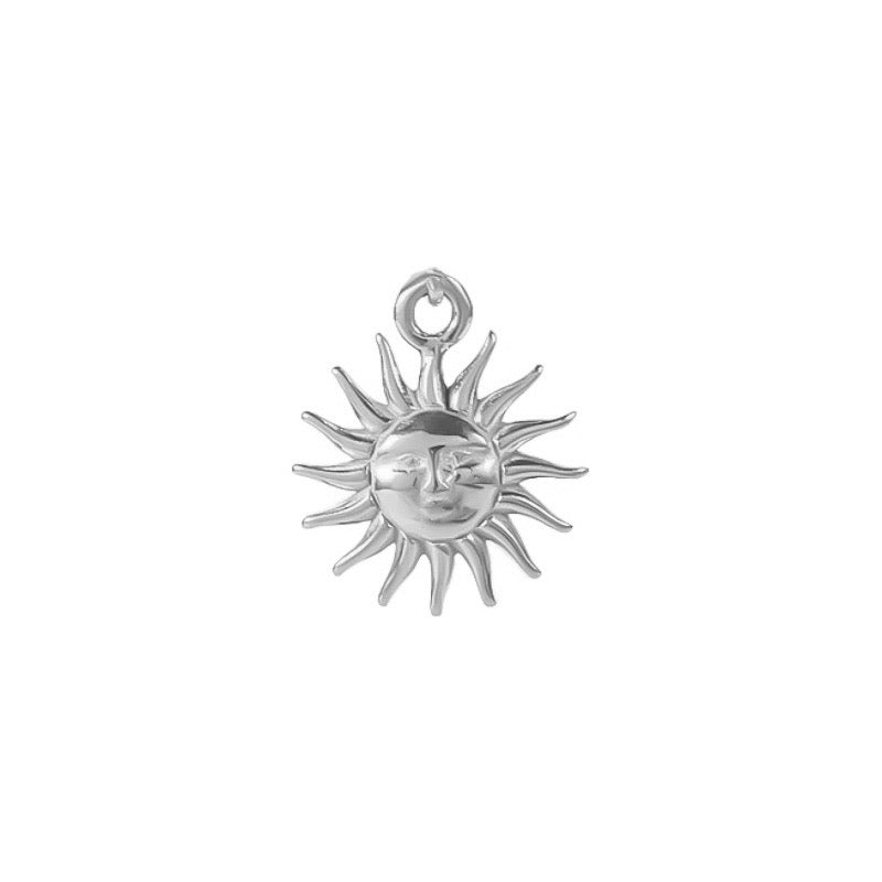 Ciondolo Sole Mini - Apparel & Accessories > Jewelry > Charms & Pendants - Genesi Gioielli